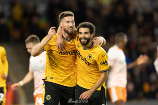 法尔克：拜仁不着急推进诺伊尔续约，打算在他40岁生日前后谈（法尔克：拜仁暂不急于与诺伊尔续约，预计将于其40岁生日前后商谈）