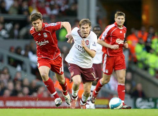 曼城无情碾压对手再夺焦点（曼城强势击败对手再成焦点）