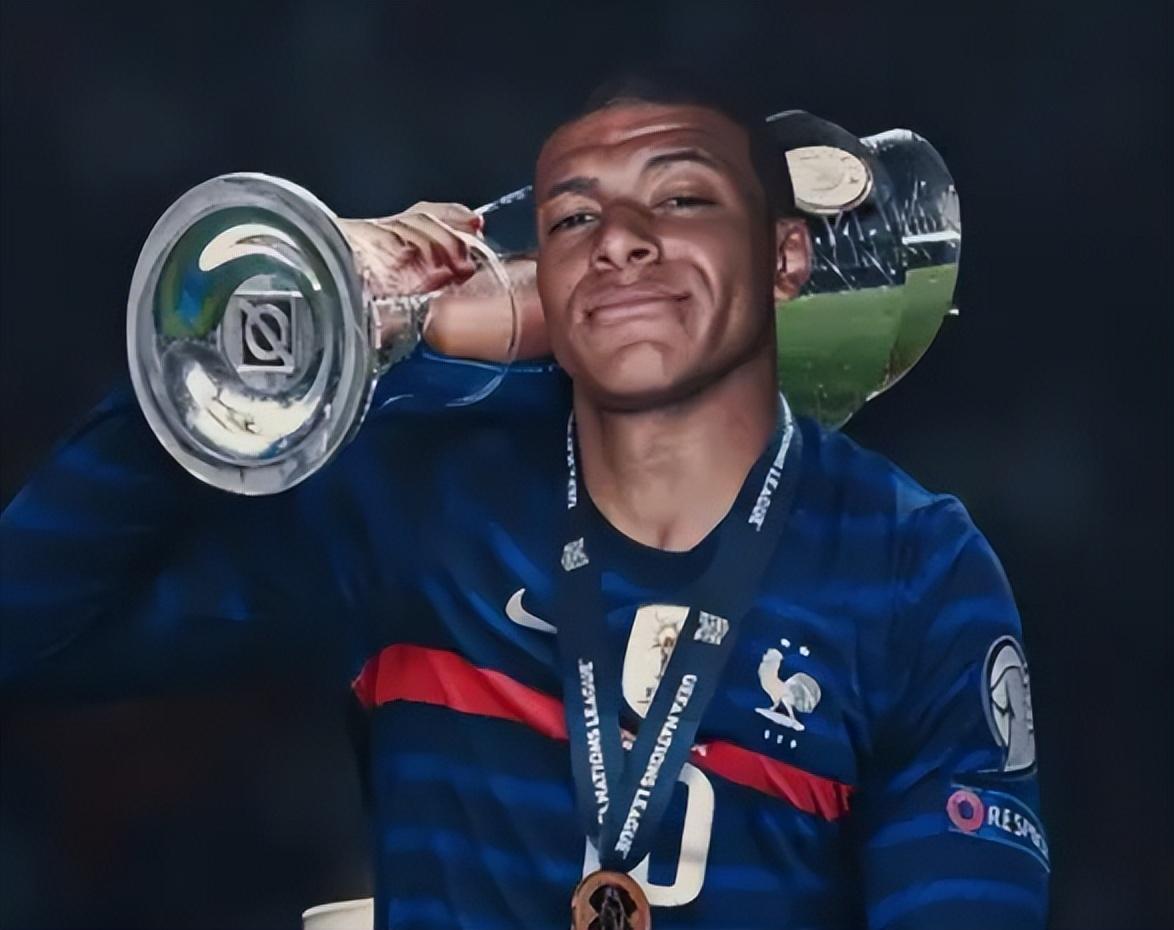 萨哈：曼联在转会市场必须谨慎，冬窗不能急于放走梅努（萨哈：曼联应谨慎操作转会，冬窗勿仓促放走梅努）