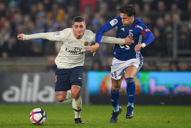 日职联半场：双方门将发挥神勇，福冈黄蜂0-0大阪钢巴（日职联半场战报：两队门神高接低挡，福冈黄蜂0-0大阪钢巴）