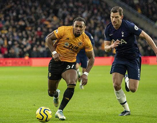 澳超半场：双方破门乏术，悉尼FC暂0-0墨尔本胜利（澳超半场：悉尼FC与墨尔本胜利互交白卷，比分暂为0-0）