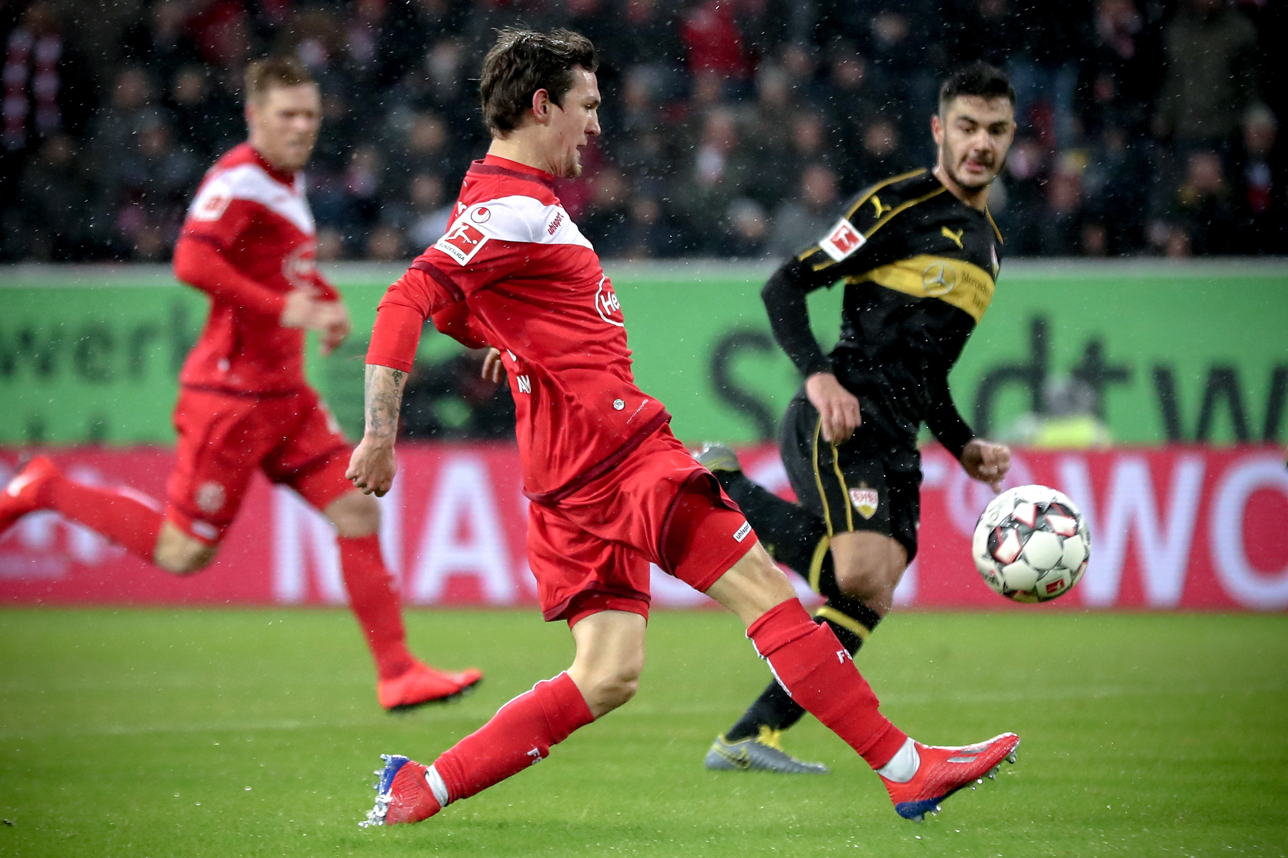 拜仁本赛季德甲首次落后，也是首次在上半场丢球（德甲本赛季，拜仁首次在上半场失球并首次陷入落后）