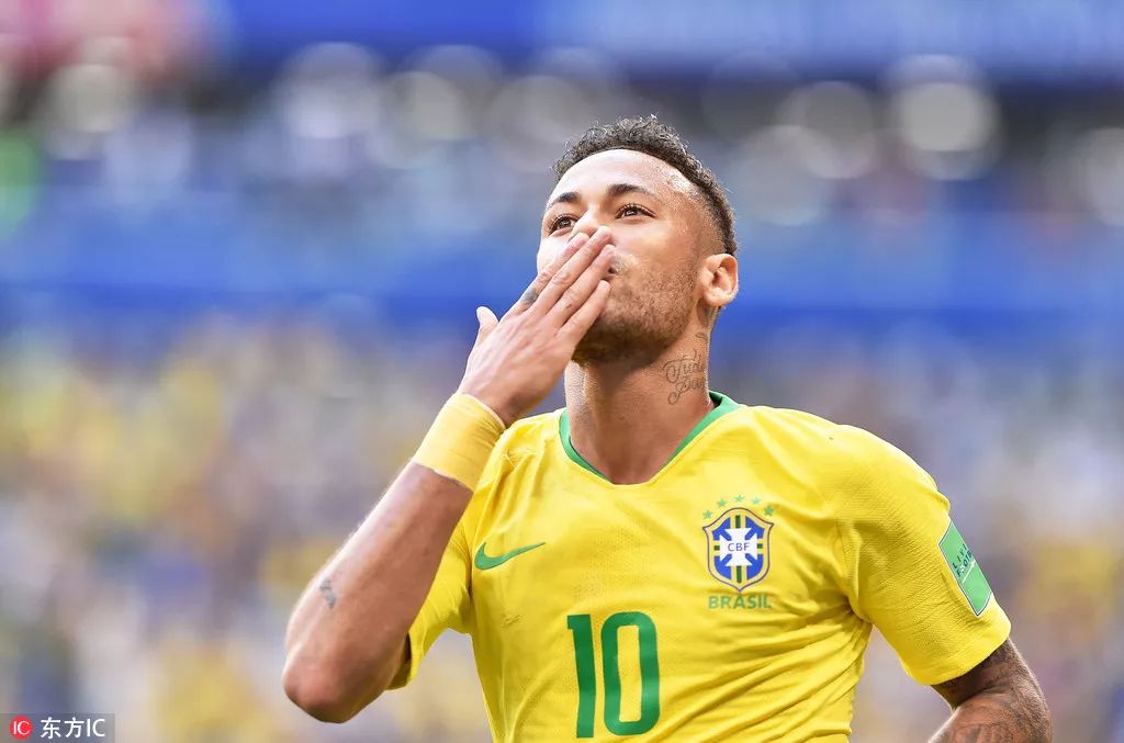 拜仁跟队：凯恩正在全力劝说格伊，希望他能选择加盟拜仁（拜仁随队记者：凯恩正全力游说格伊，盼其选择加盟拜仁）